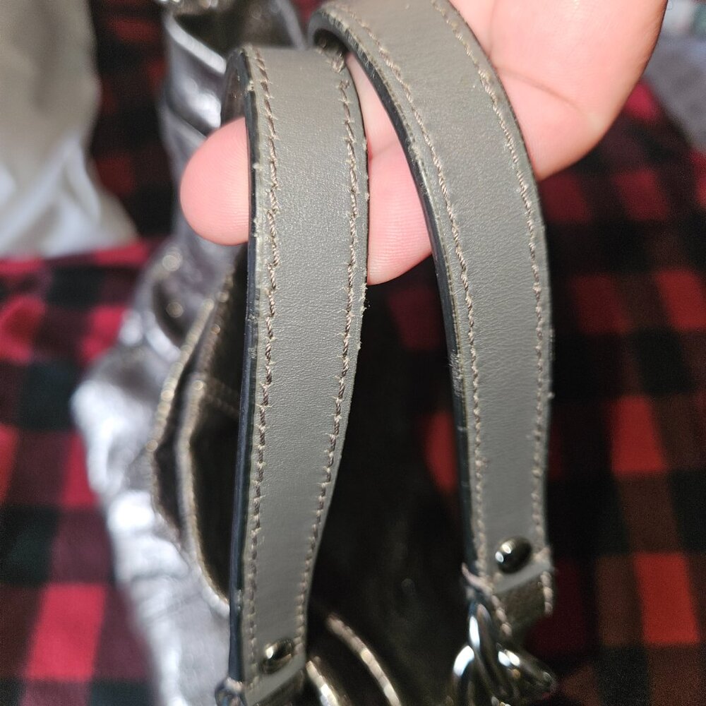 Coach Metallic Silver Hobo Purse No. L117B-F17166 Pre-owned Excellent Co… - Picture 16 of 16